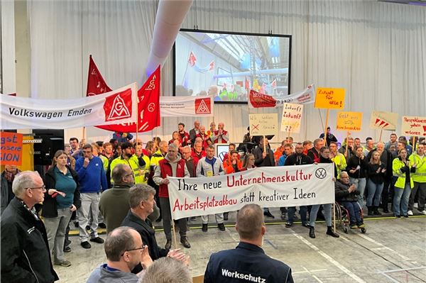Betriebsrat geht bei VW-Versammlung auf Konfrontationskurs