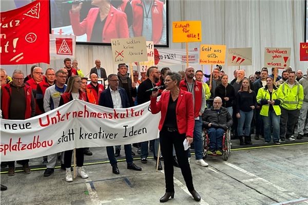 Betriebsrat geht bei VW-Versammlung auf Konfrontationskurs