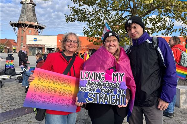 Rund 250 sind in Norden zum ersten Herbst Pride gestartet