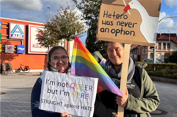 Rund 250 sind in Norden zum ersten Herbst Pride gestartet