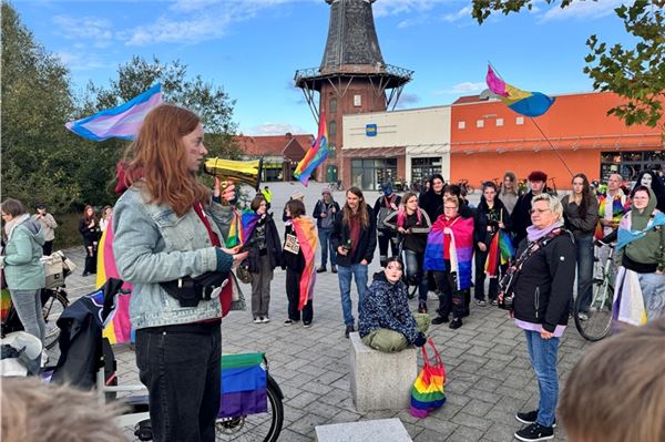 Rund 250 sind in Norden zum ersten Herbst Pride gestartet