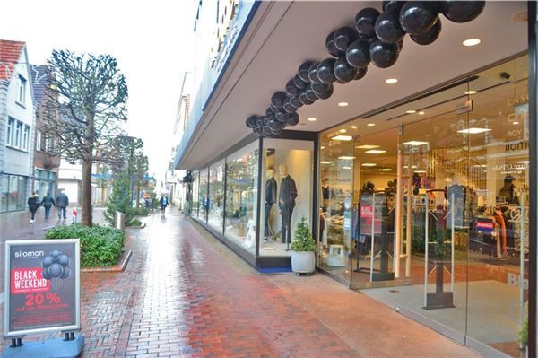 Ein Wochenende voller Angebote Wer die festliche Garderobe sucht, wird am Swart Freedag fündig.