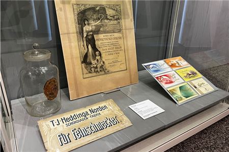 Wer kann sich noch an die Schokoladenfabrik Heddinga erinnern – damals beheimatet im Vossenhus?