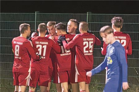 Wieder Grund zur Freude. Wie in der Vorwoche feierten die Pewsumer einen deutlichen Sieg. Foto: Ute Bruns