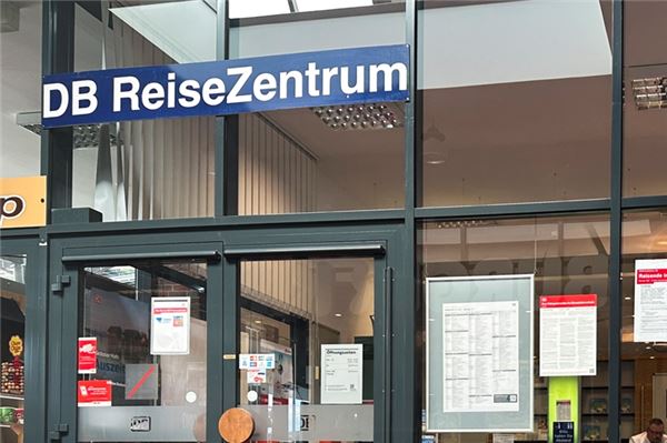 Wird geschlossen: Das Reisezentrum im Norder Bahnhof.