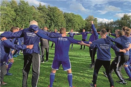 Wird schon am Sonnabend gefeiert? Fokko Bogena gehört fest zum SV Hage und hat schon viel mit der ersten Mannschaft erlebt. Am Sonntag wird er 70. Foto: KURIER-Sport