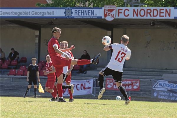 Wohin führt der Weg des FC Norden? Der Klassenerhalt in der Bezirksliga ist für die Zukunft des Vereins enorm wichtig. Die Chance am Sonntag im Heimspiel soll genutzt werden. Foto: Ute Bruns