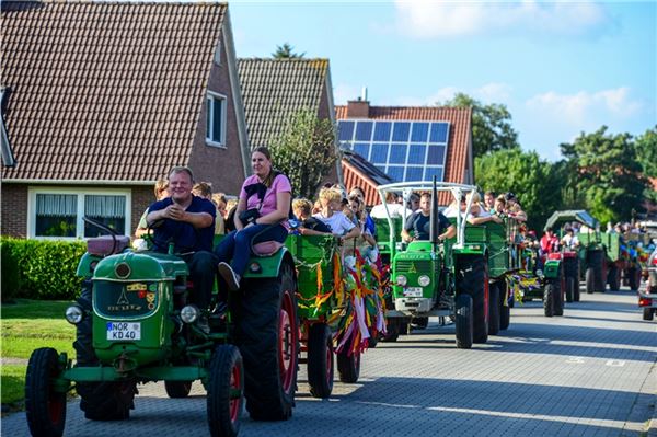 Tradition trifft Technikbegeisterung in Rechtsupweg Ziel der Veranstalter ist es, irgendwann einmal 200 teilnehmende Fahrzeuge beim Korso zu zählen. Foto: Nina Lehmann