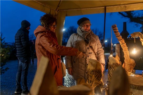 Kulinarik, Gemeinschaft und funkelnde Trecker Zu stöbern gibt es in Berumerfehn auch wieder einiges.