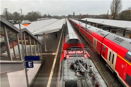 Züge im Bahnhof Emden: Seit Dienstag und noch heute den ganzen Tag gibt es Verspätungen.