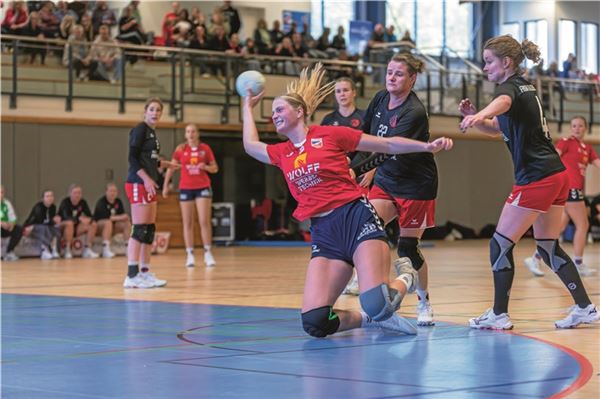 Zug zum Tor. Besonders im ersten Abschnitt stellten die Marienhaferinnen den Gegner vor Probleme.Foto: Meret Edzards-Tschinke