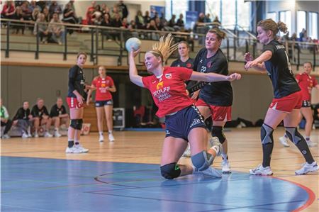 Zug zum Tor. Besonders im ersten Abschnitt stellten die Marienhaferinnen den Gegner vor Probleme.Foto: Meret Edzards-Tschinke